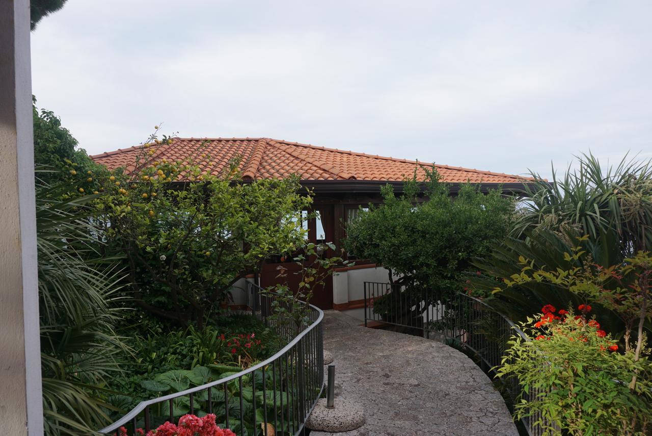 Hotel Villa Souvenir Forza dʼAgro Kültér fotó